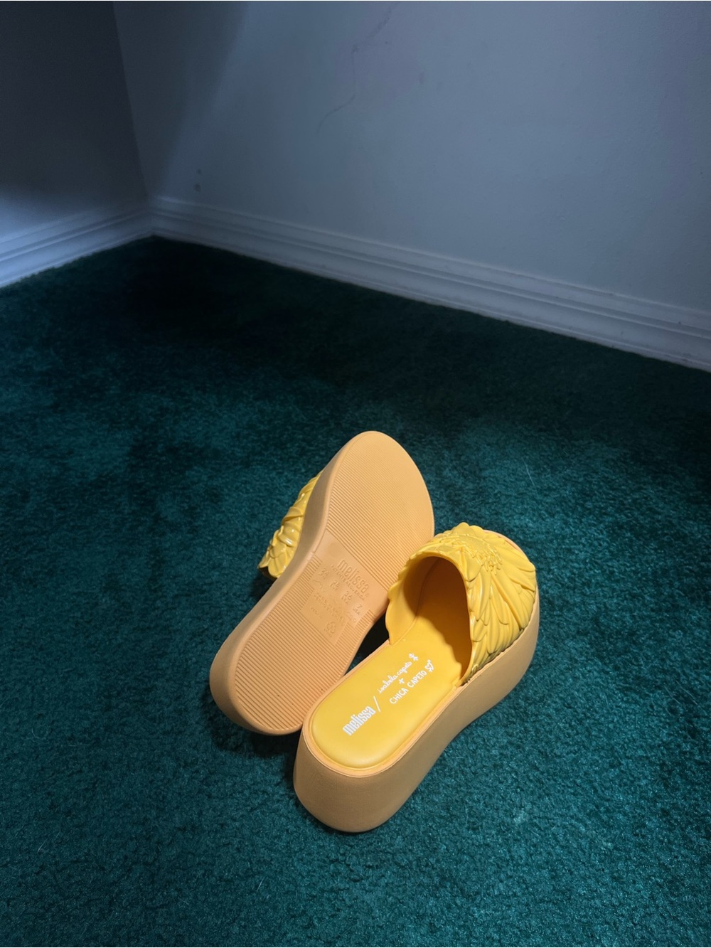 Melissa x Isabela Capeto Yellow Wedge Sandals Womens US 7 - Picture 4 of 10